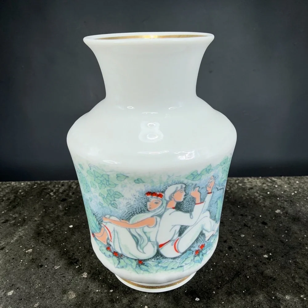 Vintage Polonne ZHK‎ Porcelain Vase Vessel Soviet Folk Art Couple Flute Gold Rim